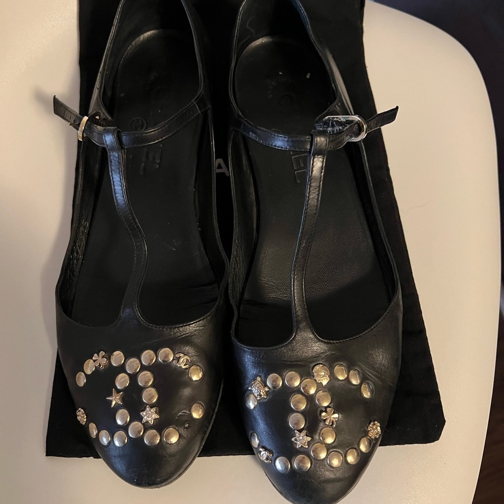 Chanel Mary Jane. AUTHENTIC IN PRE OWNED.  FINAL SALE !